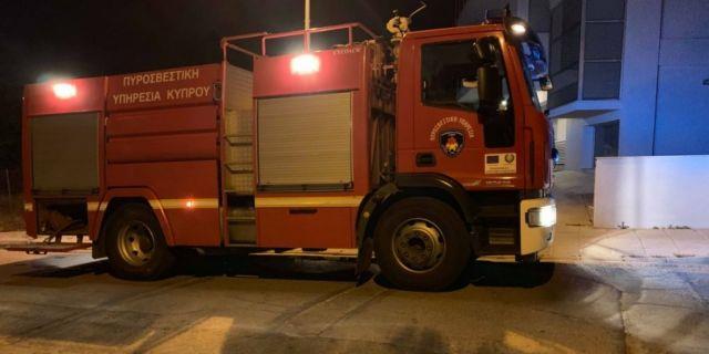 Συναγερμός τα ξημερώματα στη Δερύνεια – Ξέσπασε φωτιά σε κουρείο