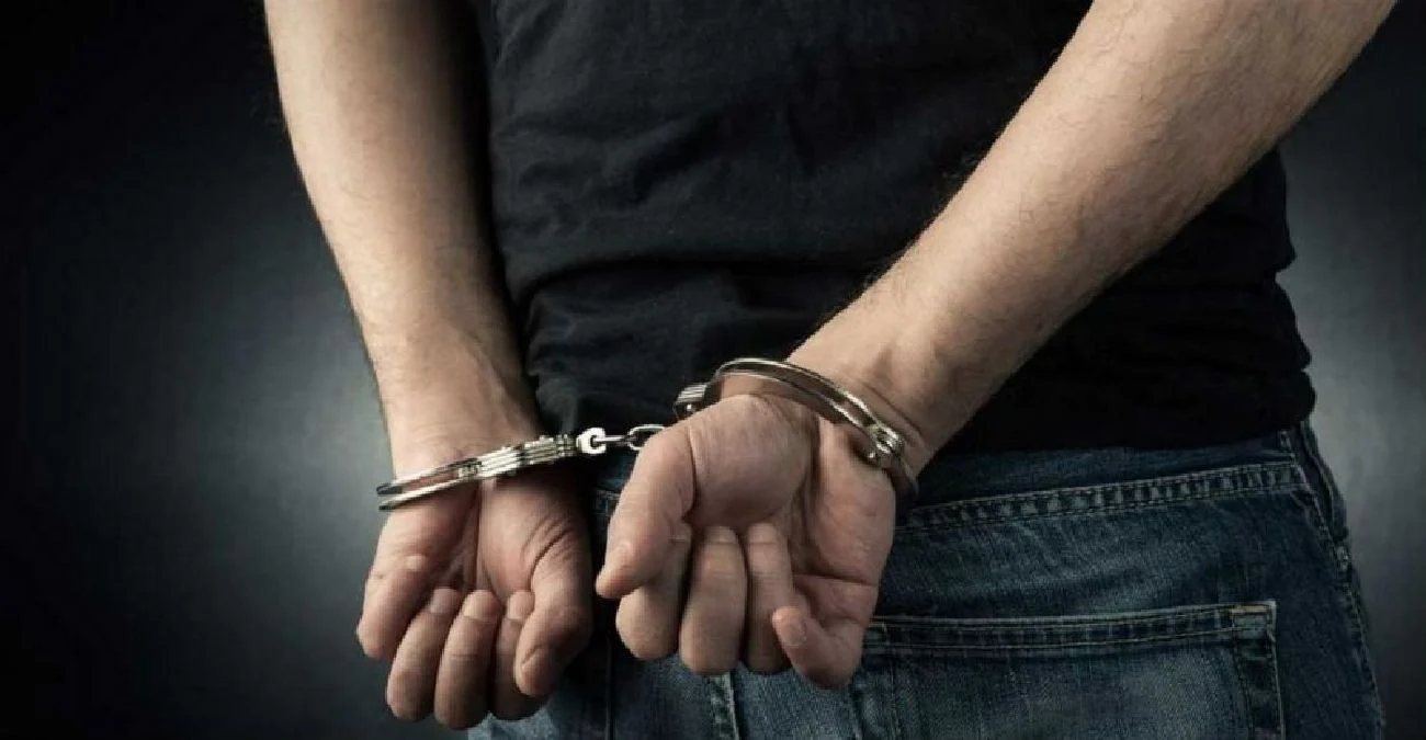 Χειροπέδες στον 43χρονο που καταζητείτο για εμπρησμό και επικίνδυνη οδήγηση