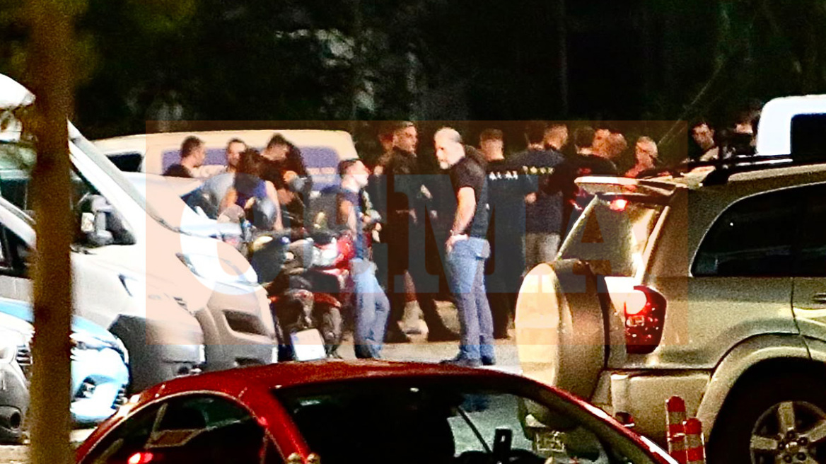 Θρίλερ στην Ελλάδα: Νεκρός αστυνομικός μέσα σε υπηρεσιακό αυτοκίνητο
