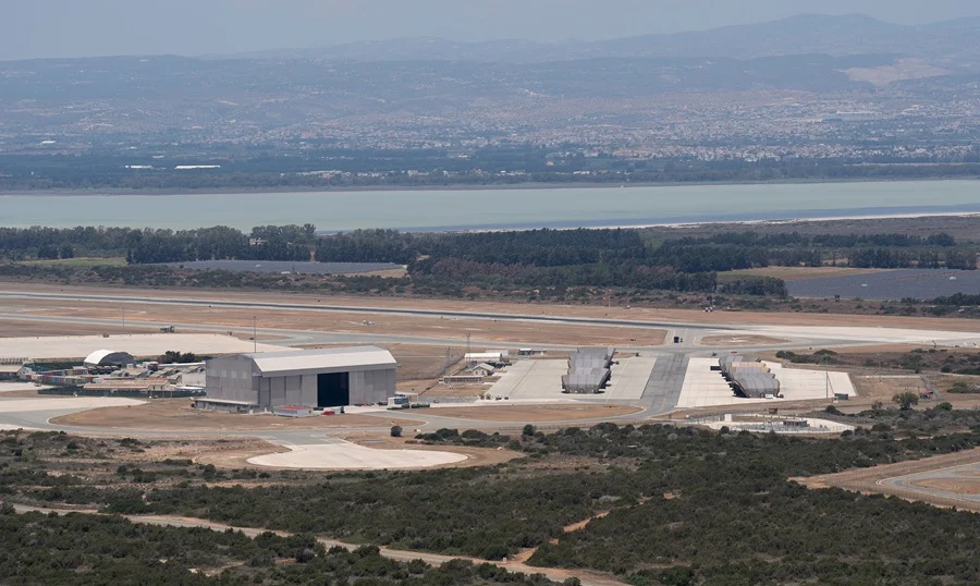 Telegraph: Φόβοι για κινεζική κατασκοπεία της RAF Ακρωτηρίου από ξενοδοχείο