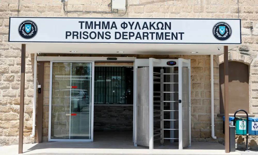 Ποινική έρευνα εναντίον παθολόγου και ορθοπεδικού για ψευδείς άδειες ασθενείας – Λειτουργός της Ελεγκτικής έδωσε τα ονόματα στο Αρχηγείο Αστυνομίας