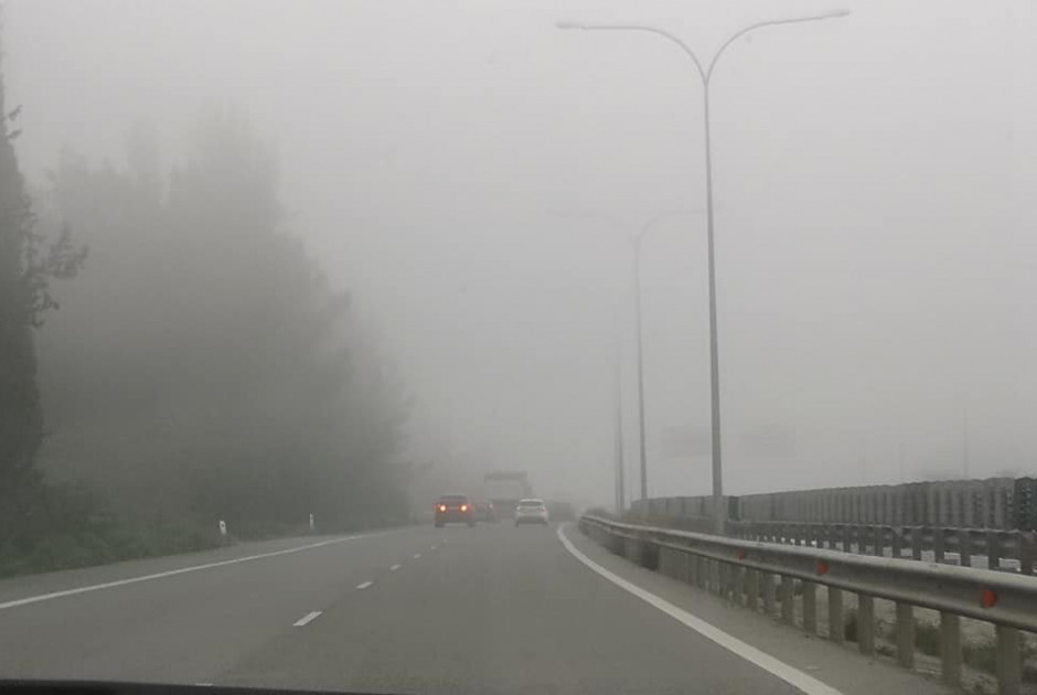Οδηγοί προσοχή: Πυκνή ομίχλη στον αυτό/δρομο Λ/σιας-Λ/κας στο ύψος της Κόσιης