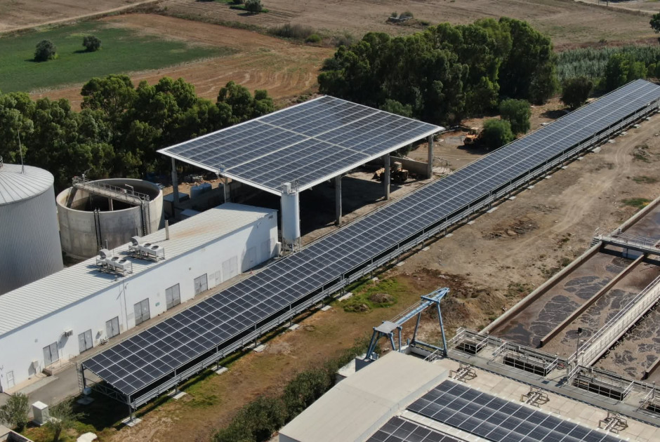 Ένα φωτοβολταϊκό πάρκο ισχύος 1.018 kWp τέθηκε σε λειτουργία στον Σταθμό Επεξεργασίας Λυμάτων Μιας Μηλιάς για τη μείωση της ενεργειακής κατανάλωσης