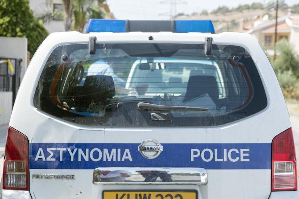 Εντοπίστηκε 75χρονη που αγνοείτο στην Γεροσκήπου – Καθόταν σε κυκλικό κόμβο