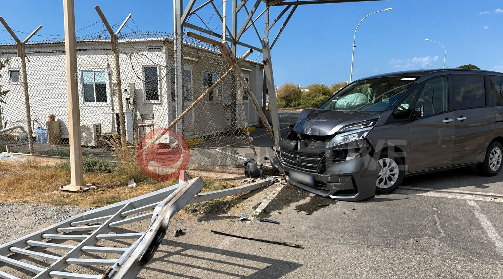 Στο αεροδρόμιο Πάφου, 44χρονος άνδρας άρπαξε όχημα από γυναίκα και τράπηκε σε φυγή, προκαλώντας τροχαία ατυχήματα