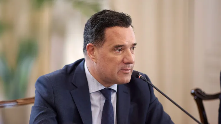 Υπουργός Υγείας Ελλάδας για θάνατο Μαζωνάκη: «Η κλινική δεν είχε άδεια για τέτοια θεραπεία»