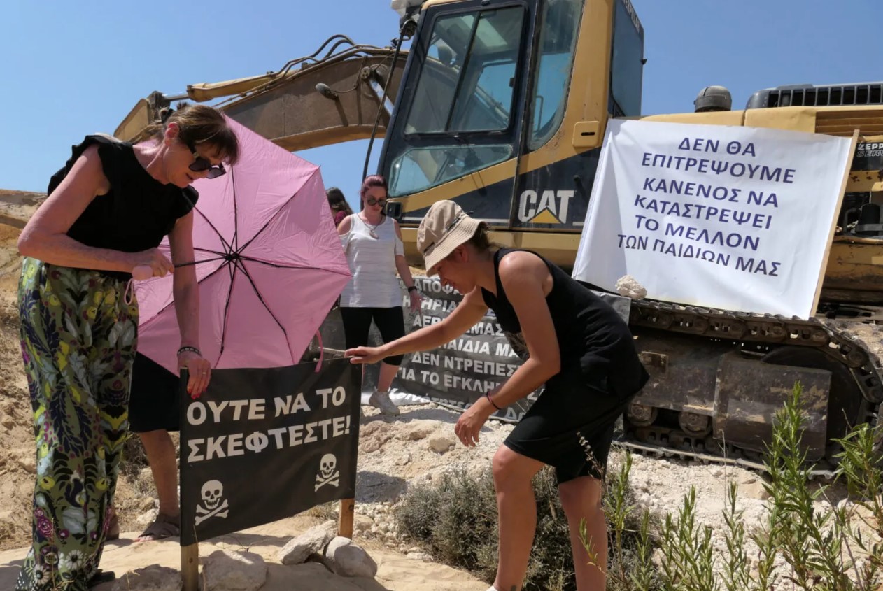 «Καζάνι που βράζει» το Μιτσερό: Προειδοποιούν με κλιμάκωση οι οκτώ κοινότητες για το ασφαλτικό