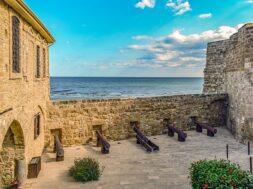 castle-4675923_640