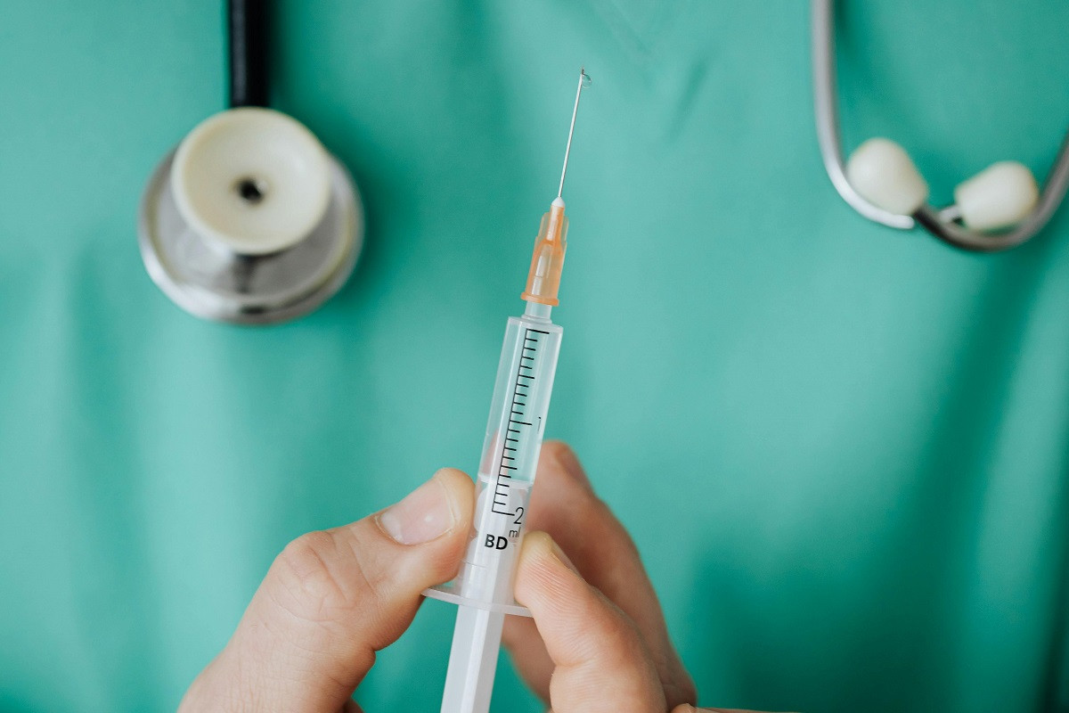 Έρχονται τα εμβόλια για γρίπη, Covid και RSV: Πώς θωρακίζεται η Κύπρος ενόψει χειμώνα