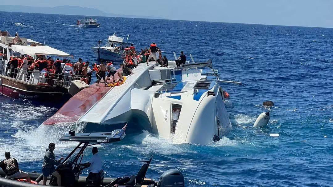 Πολύνεκρο ναυάγιο στην Κερύνεια: Ψάχνουν τρόπο ανέλκυσης του πλοίου, πάει Τουρκία ο Ουστέλ