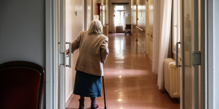 Ελλείψεις στη μακροχρόνια φροντίδα: «Θα χρειάζονται τρεις μισθοί για μια κλίνη»