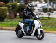 yamaha-neos-epidotisi-kinoumai-hlektrika