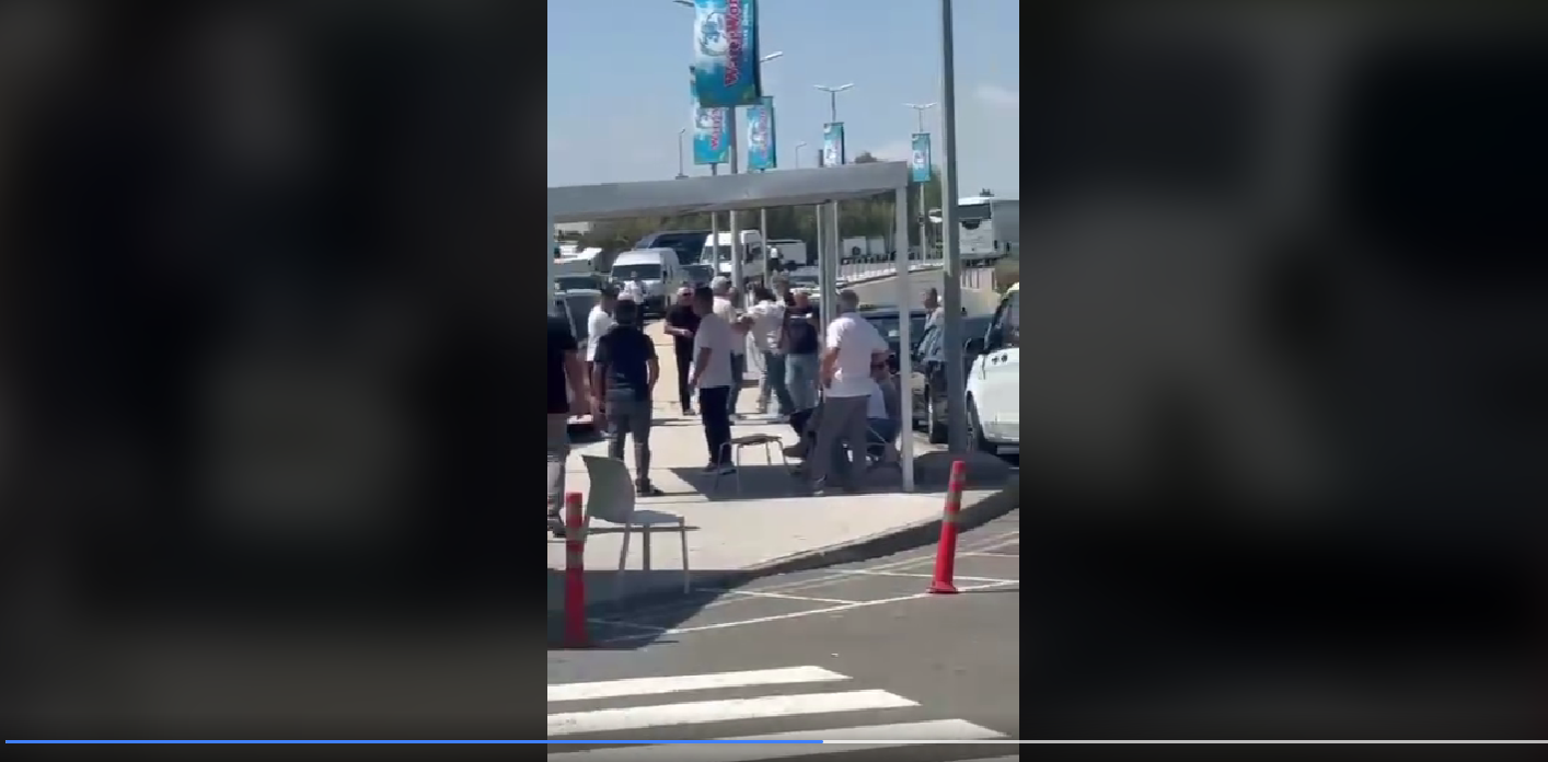 Ένταση για τον χώρο στάθμευσης έξω από το αεροδρόμιο Λάρνακας  (βίντεο)