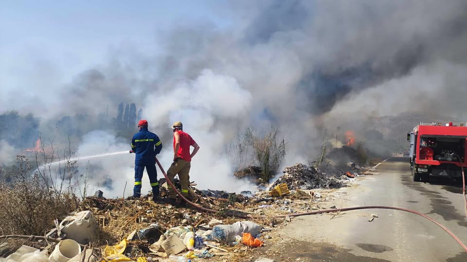 Πυρκαγιά στους Τρούλλους λόγω παράνομης καύσης σκυβάλων το απόγευμα του Σαββάτου