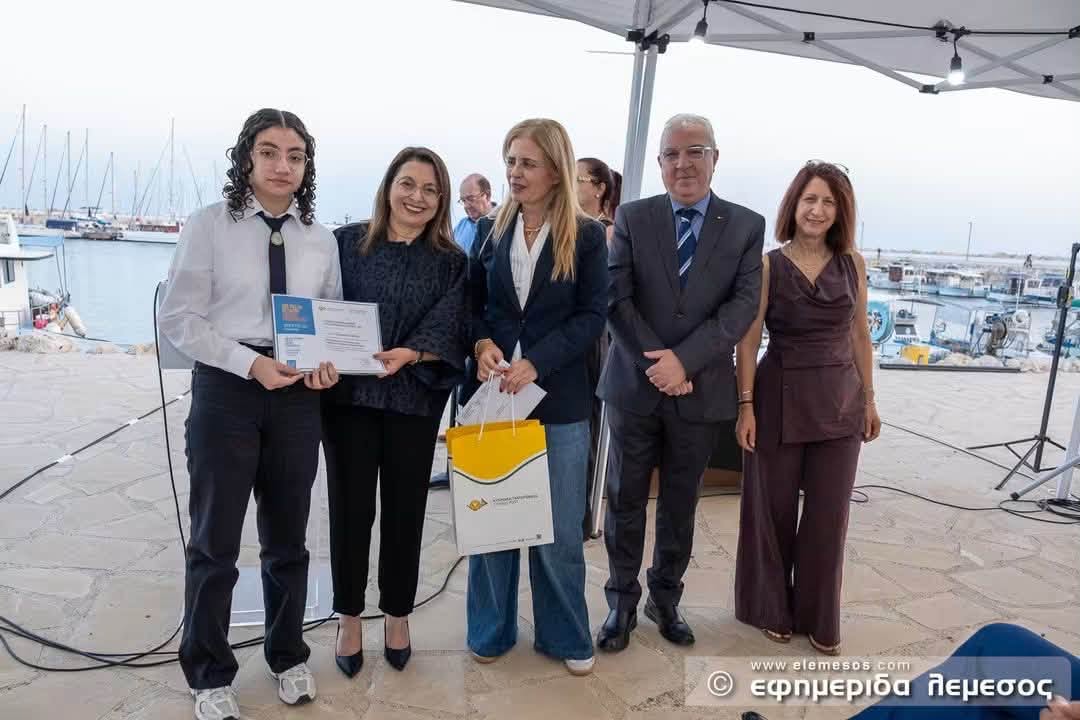 Δεύτερη θέση στον Παγκύπριο Διαγωνισμό Ταχυδρομικών Υπηρεσιών για μαθήτρια του Περιφερειακού Γυμνασίου Ξυλοφάγου  (φώτο)