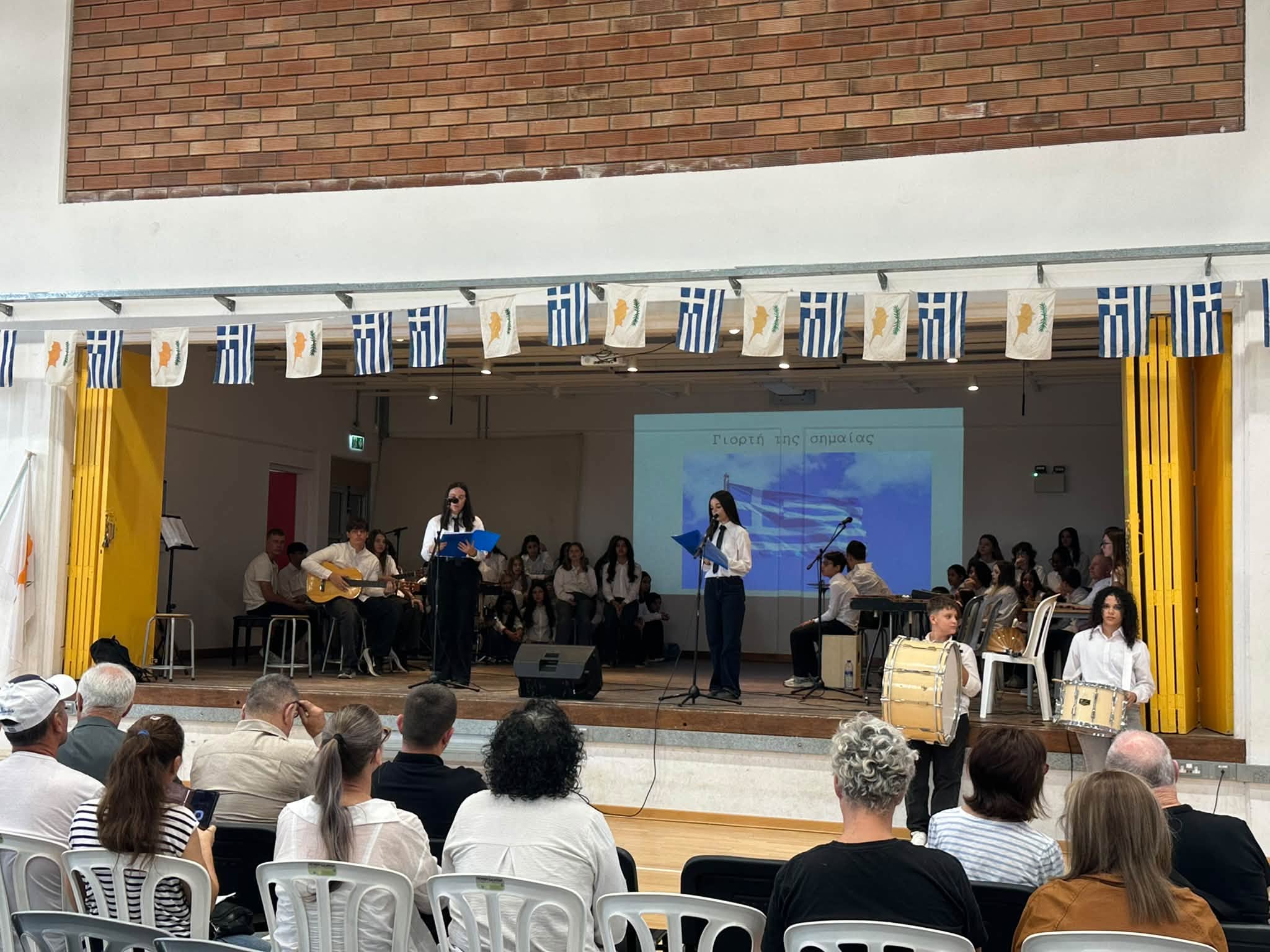 Το Ευρυβιάδειο Γυμνάσιο Λάρνακας τίμησε την επέτειο του ηρωικού «ΟΧΙ»  (φώτο)