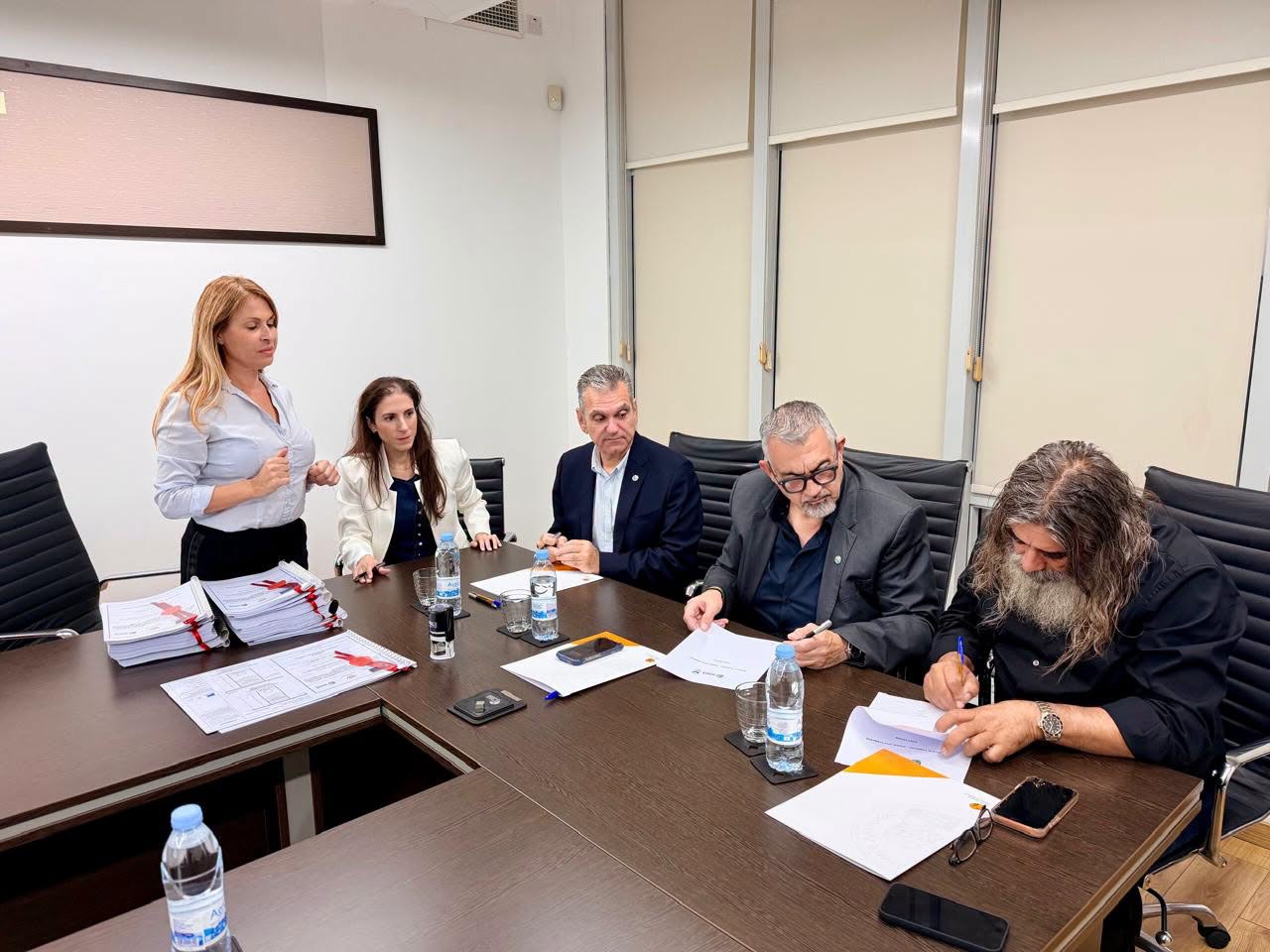 ΕΟΑ Λάρνακας: Υπογράφηκε η σύμβαση για την αντικατάσταση παλαιών αγωγών και οικιακών παροχών σε Βορόκληνη και Λάρνακα  (φώτο)
