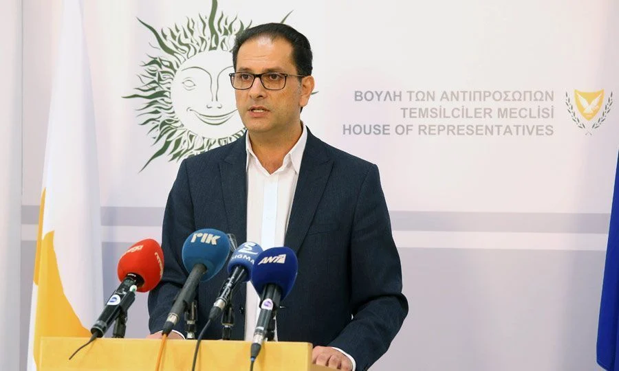 Δαμιανού: «Η Κύπρος ξεπουλιέται» – Καταγγελίες για μπράβους και εκβιασμούς