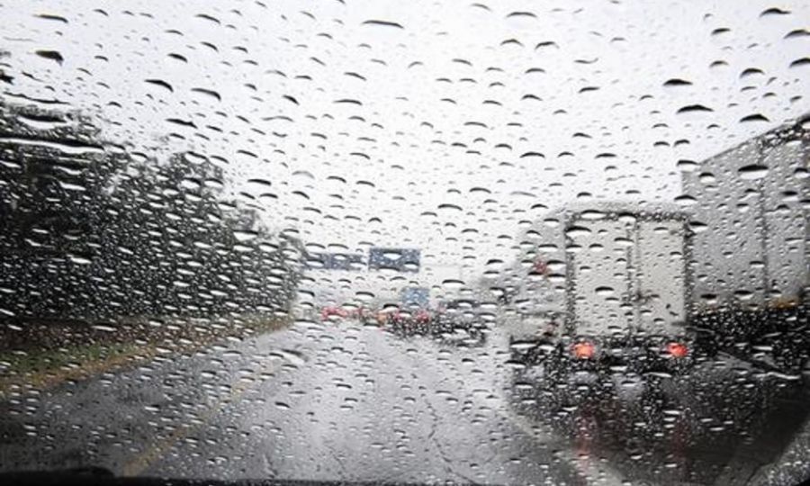 Οδηγοί Προσοχή: Καταρρακτώδεις βροχές στο ύψος του Πισσουρίου – Περιορισμένη ορατότητα
