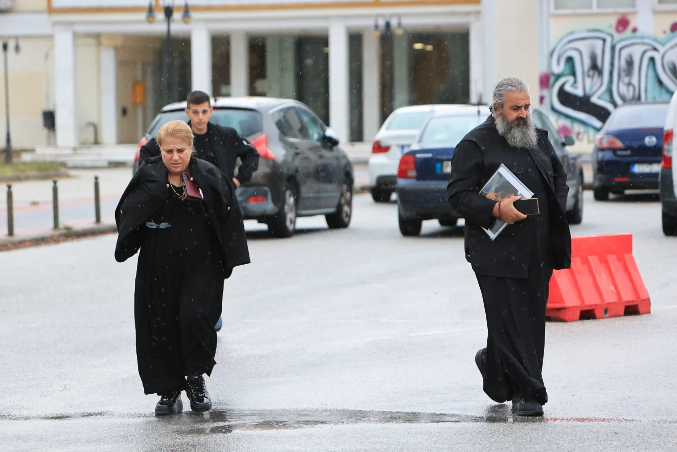 Πατέρας Κυπριανού: Κρατούσα τα στέφανα από τη μια έβλεπα την έκρηξη από την άλλη