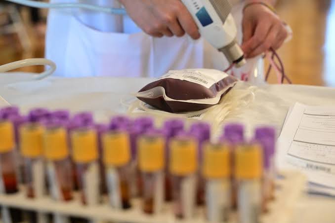 Έπεσαν τα αποθέματα, έκκληση για όλες τις ομάδες αίματος: Ασθενείς και παιδί χρειάζονται αίμα