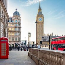 Red,Telephone,Box,And,Double-decker,Bus,On,Parliament,Square,And