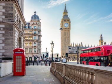 Red,Telephone,Box,And,Double-decker,Bus,On,Parliament,Square,And