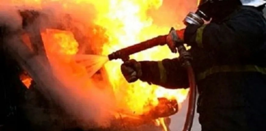 Στις φλόγες δύο οχήματα τα ξημερώματα στη Λεμεσό – Εκτεταμένες ζημιές