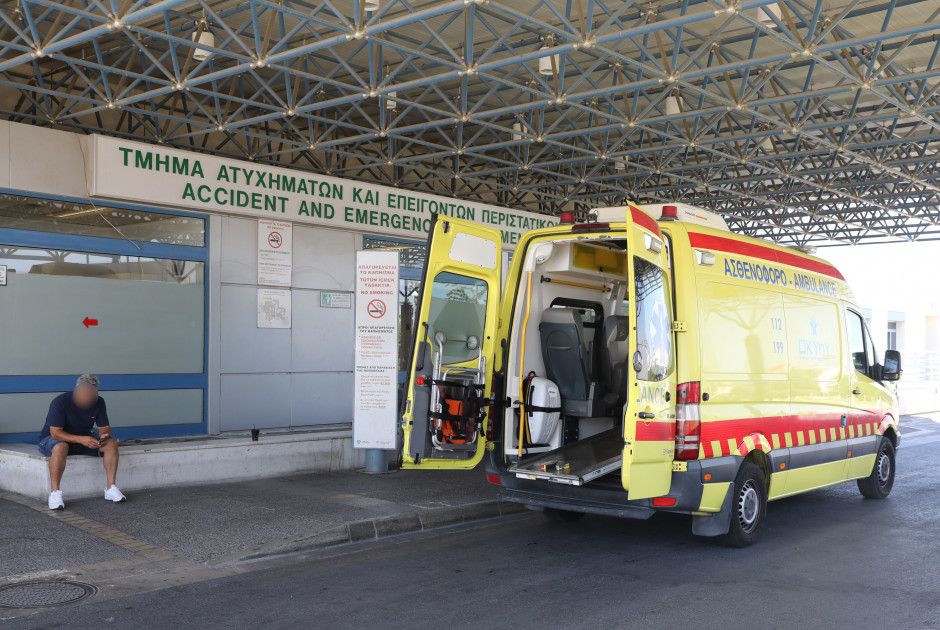 ταεπ γενικο νοσοκομειο λευκωσιας ασθενοφορο (2)